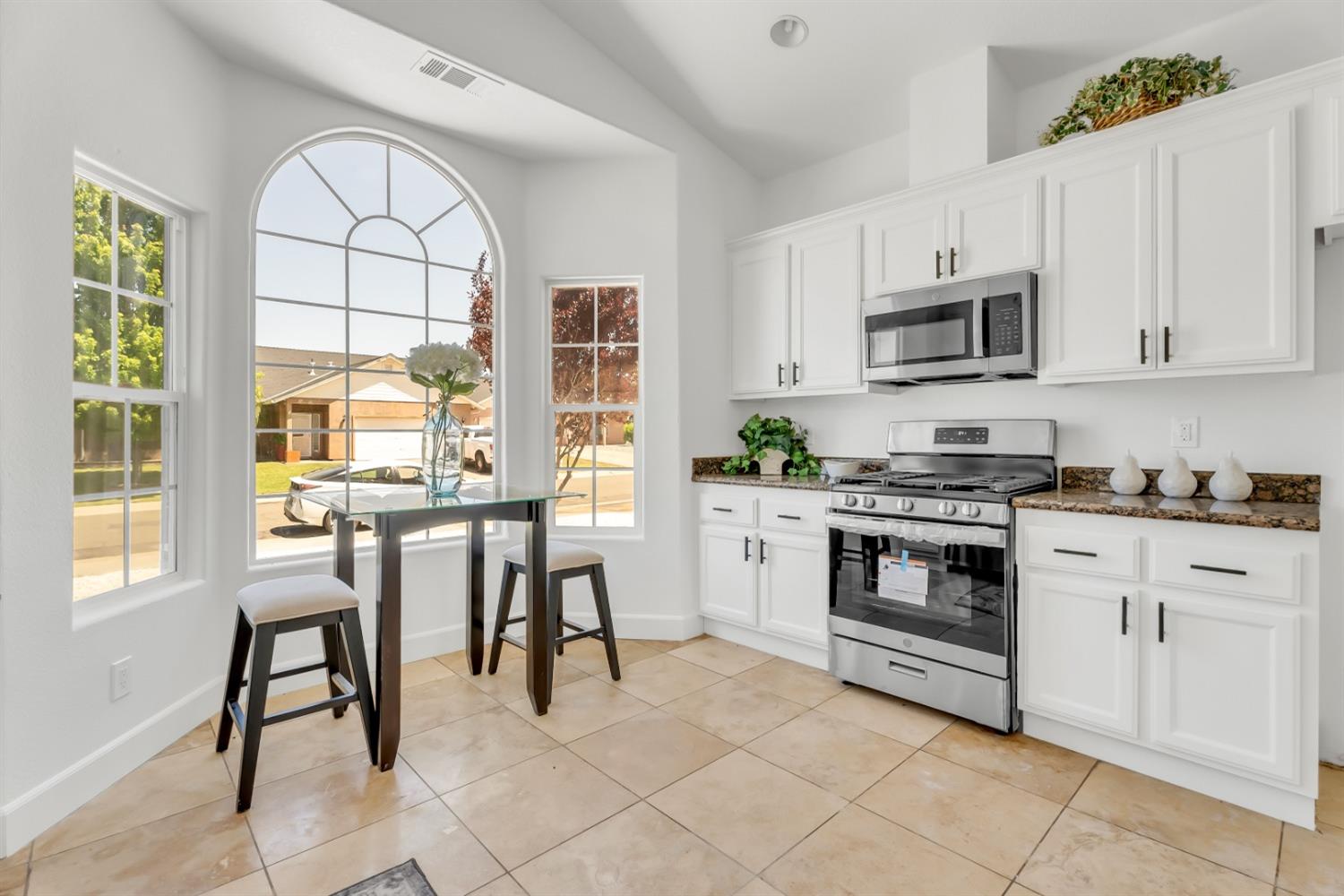 924 RIO ROBLES Avenue