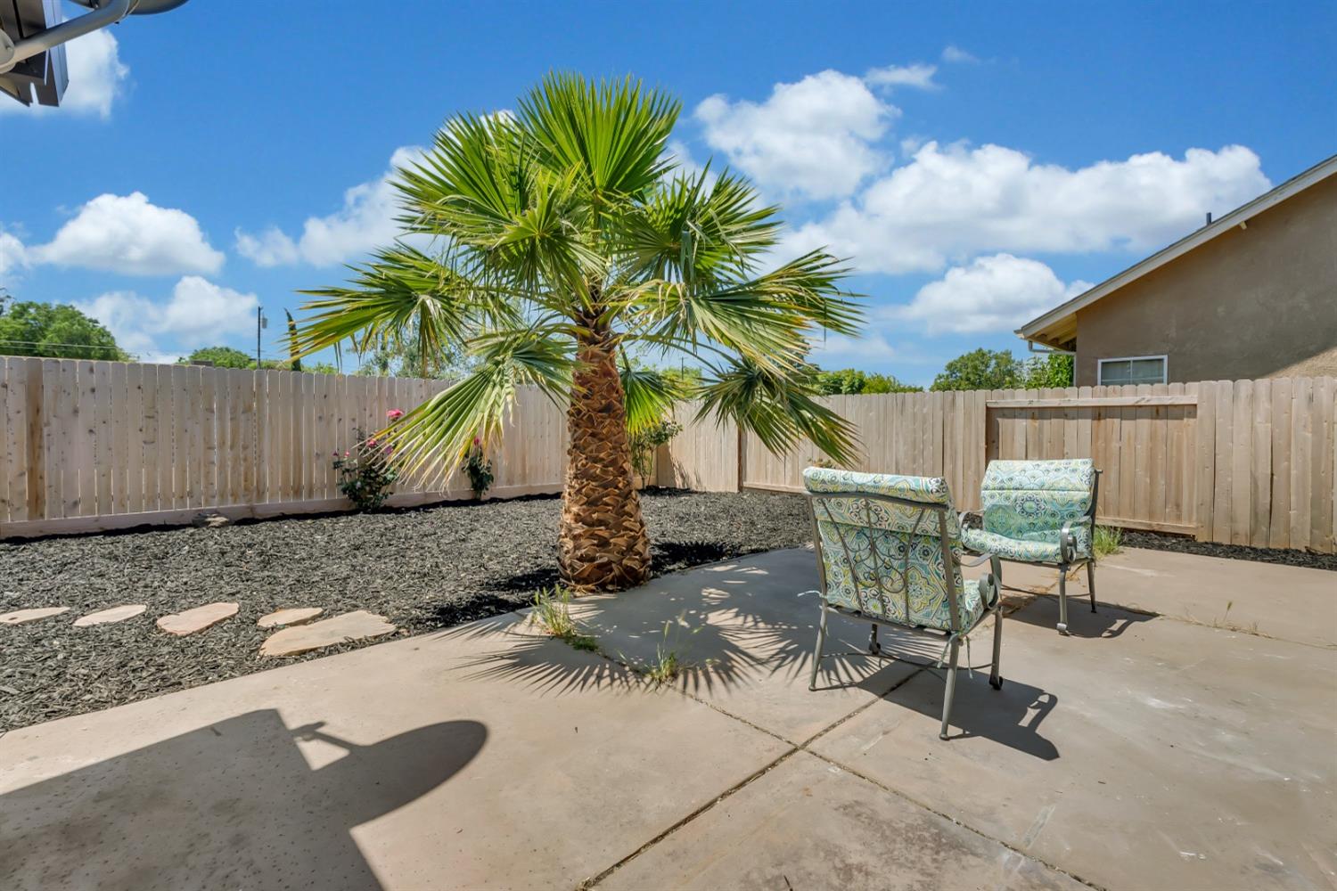 924 RIO ROBLES Avenue