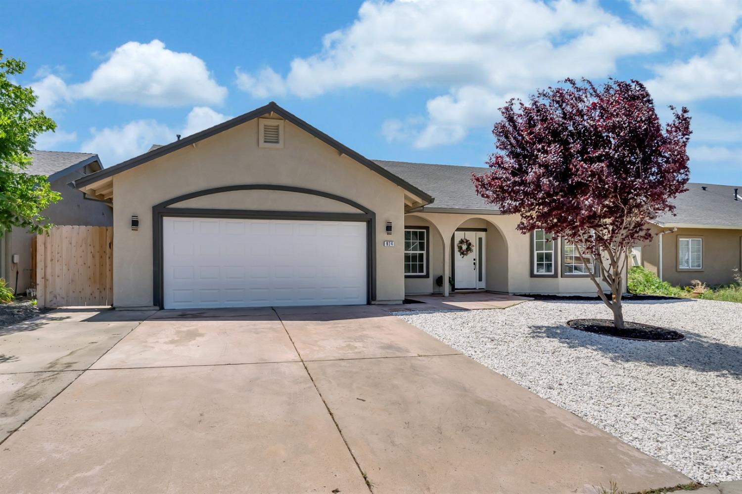 924 RIO ROBLES Avenue