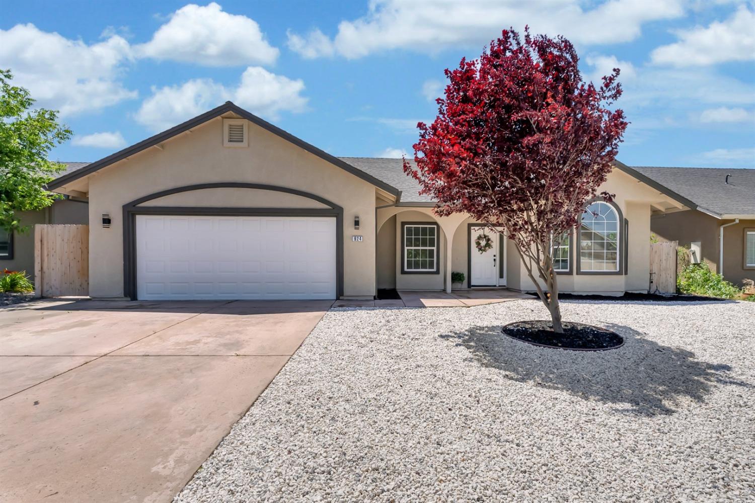 924 RIO ROBLES Avenue