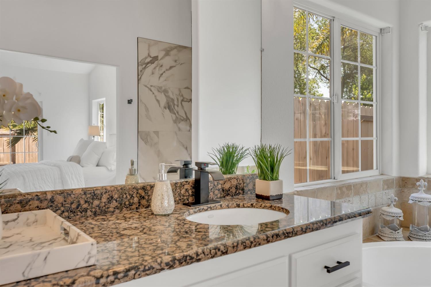 924 RIO ROBLES Avenue