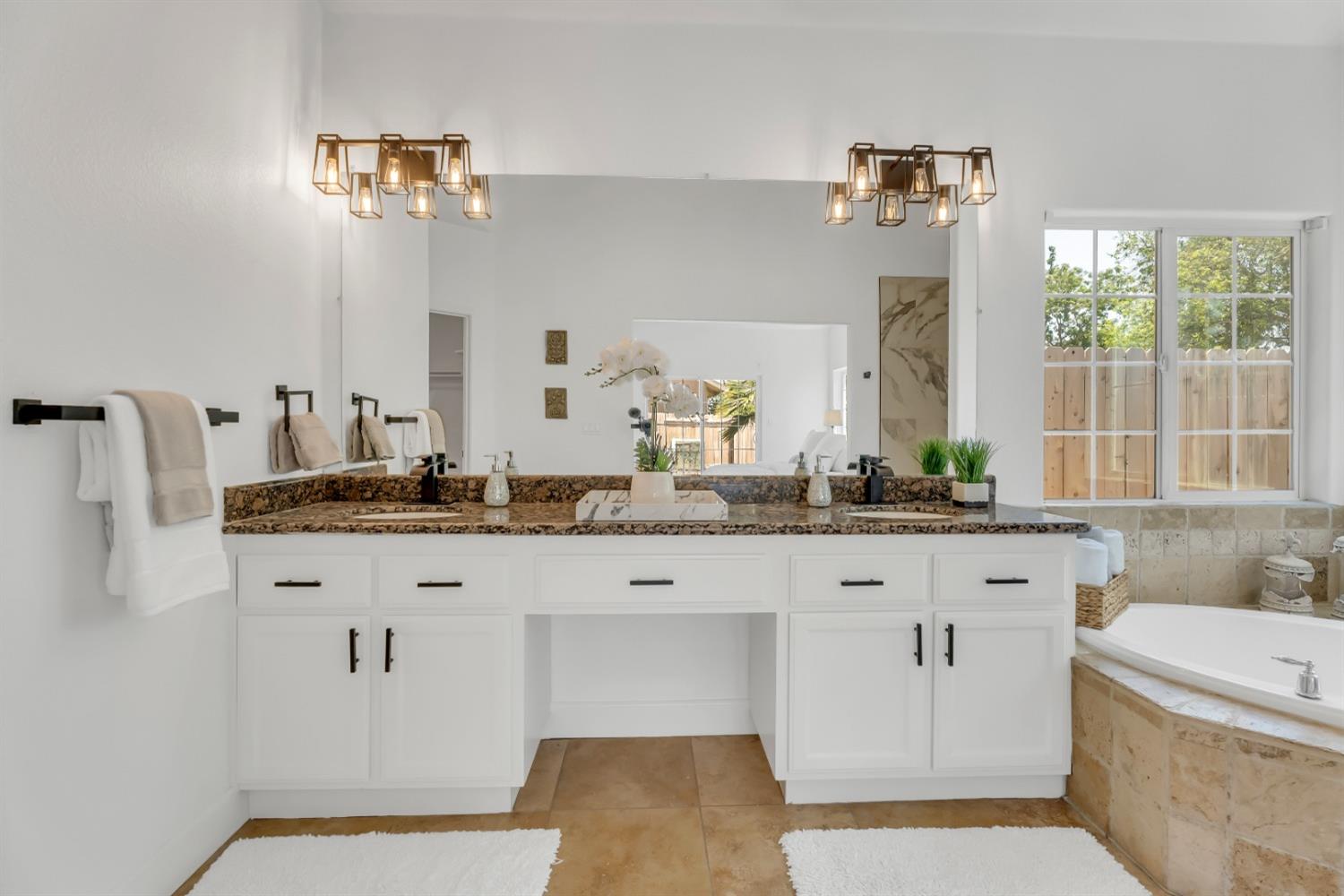 924 RIO ROBLES Avenue