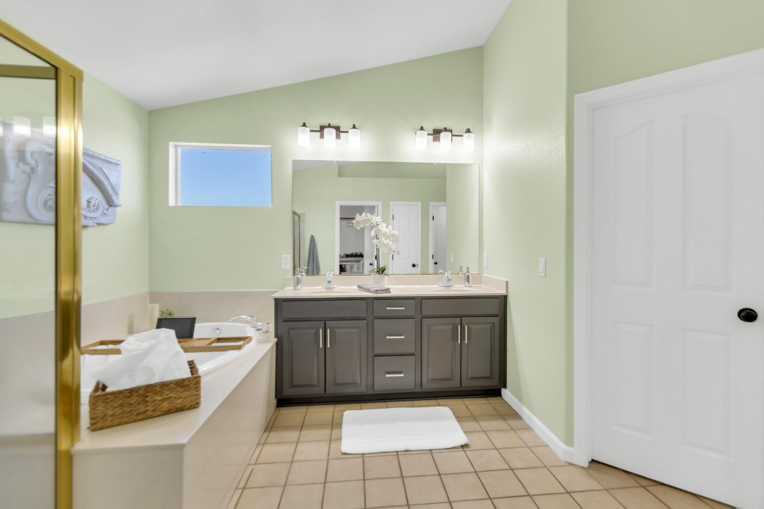 8436 ARROWROOT Circle