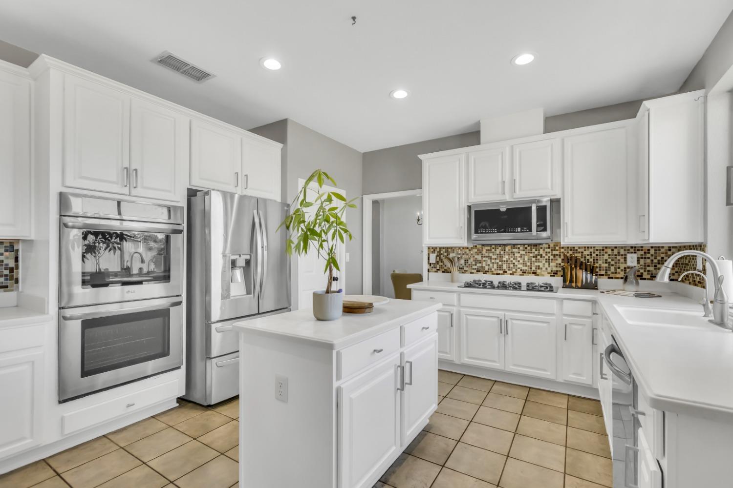 8436 ARROWROOT Circle