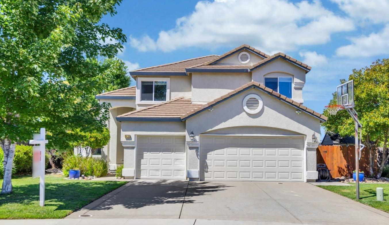 8436 ARROWROOT Circle