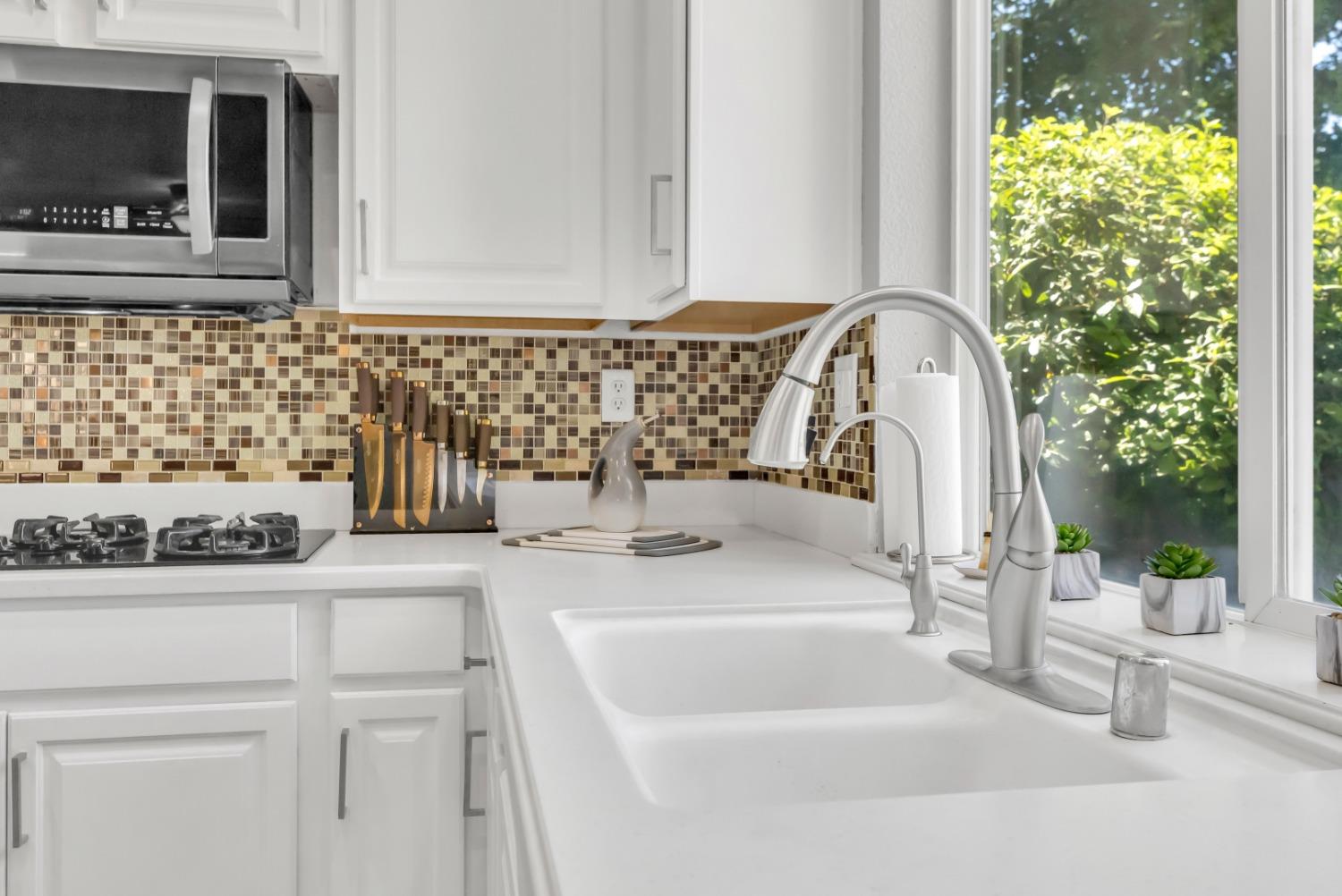 8436 ARROWROOT Circle