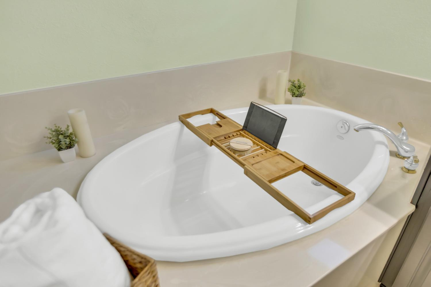 8436 ARROWROOT Circle