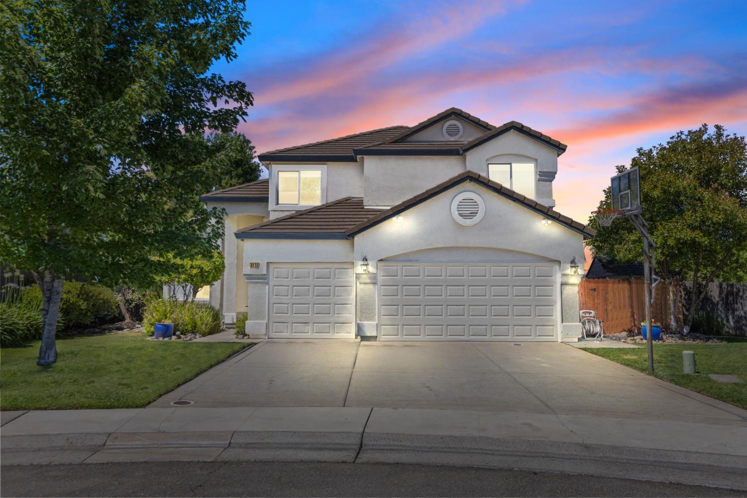 8436 ARROWROOT Circle