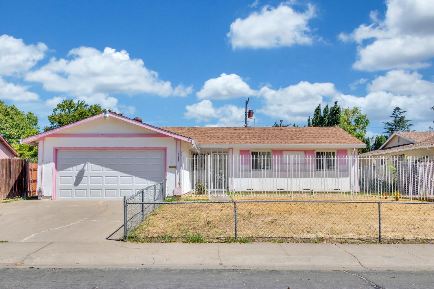 2931 TRENTWOOD Way