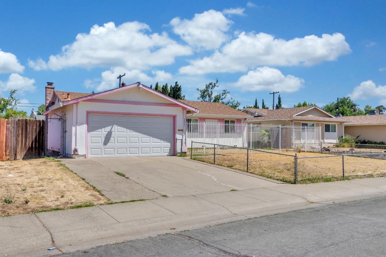 2931 TRENTWOOD Way