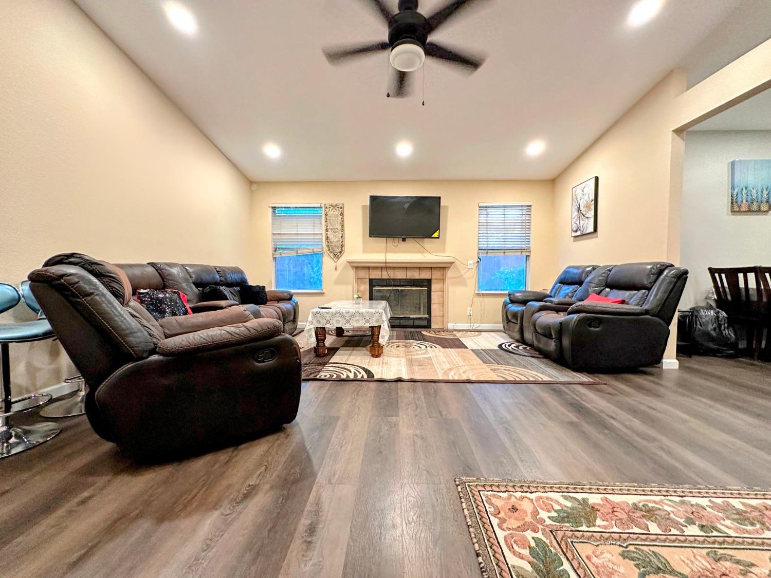 8220 Cottonfield Way