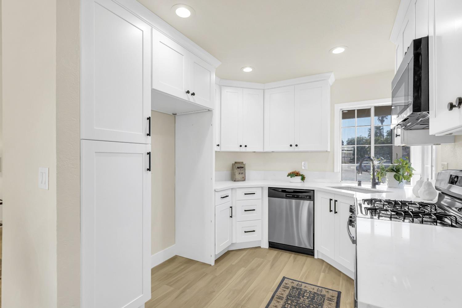 8161 DUNES Court