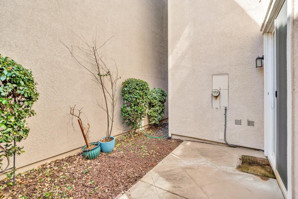 3919 Streamline Street