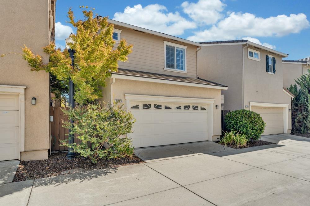 3919 Streamline Street