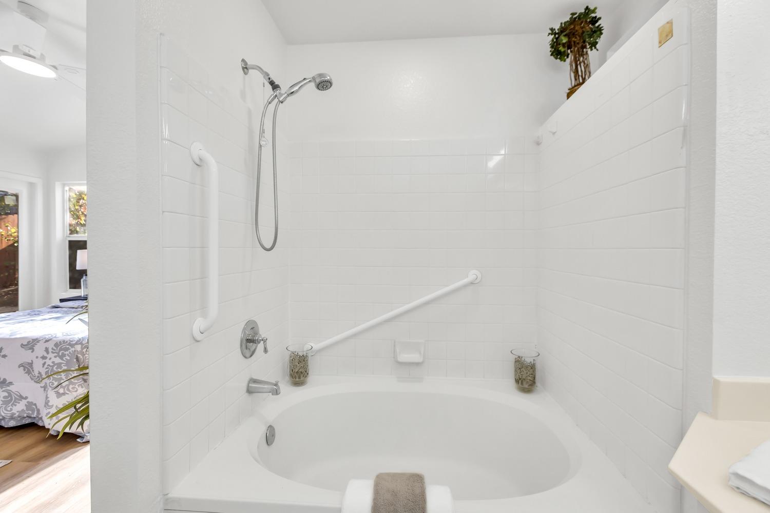 9128 BRISTOL PLAZA Way