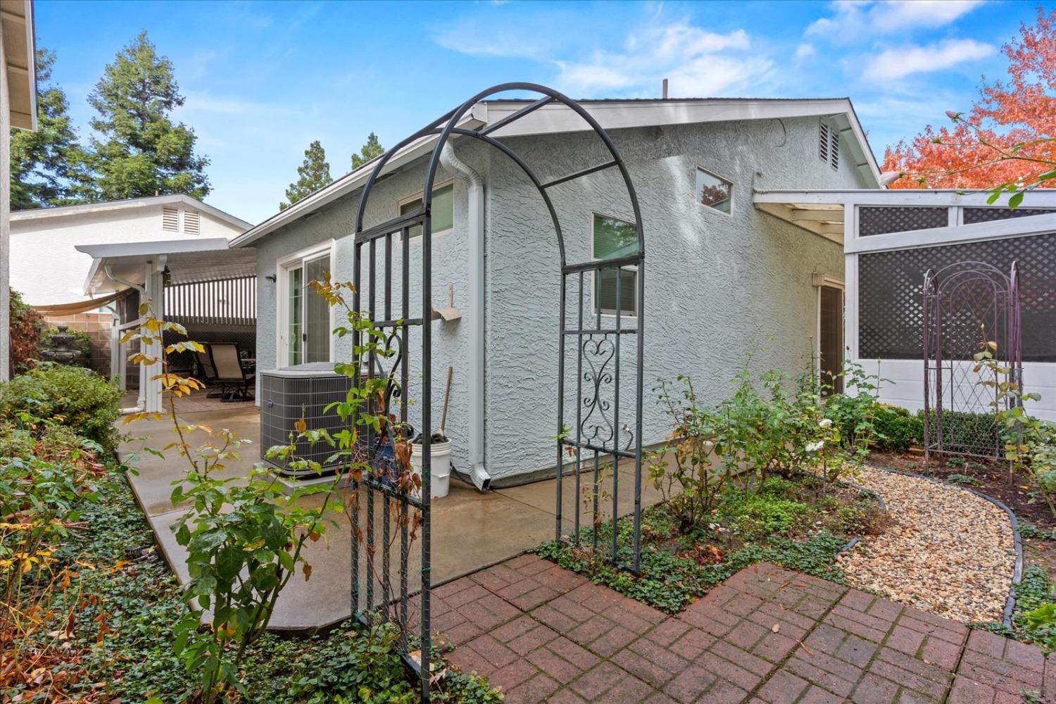 7598 Sunmore Lane