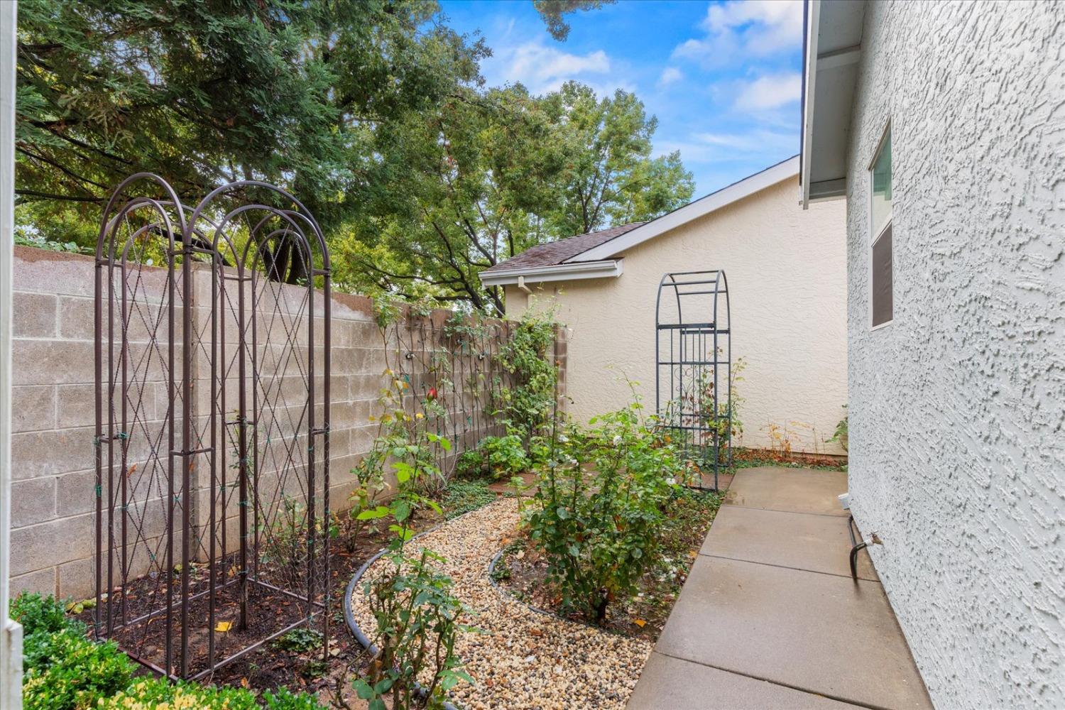 7598 Sunmore Lane