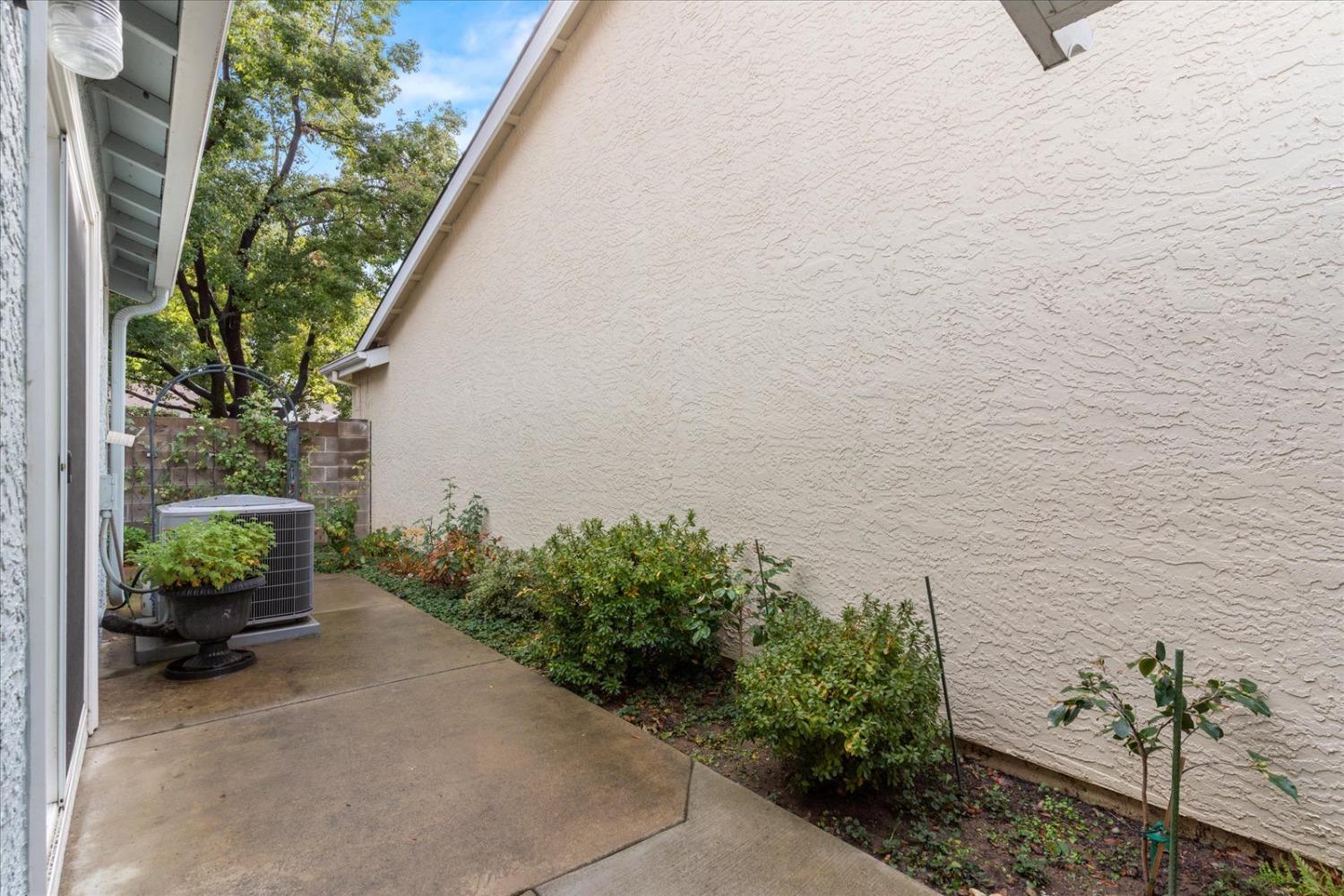 7598 Sunmore Lane