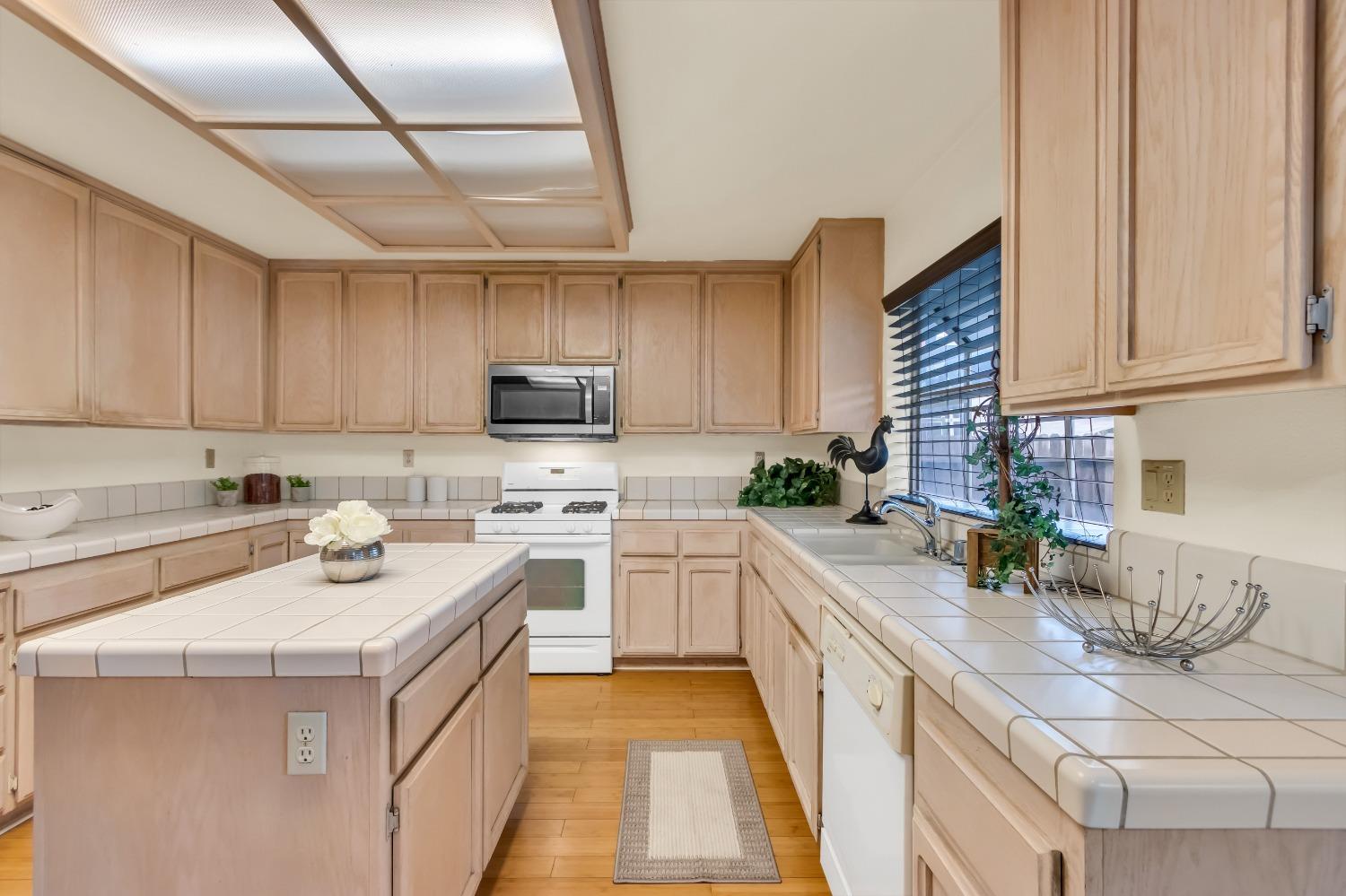 5525 LAGUNA PARK Drive