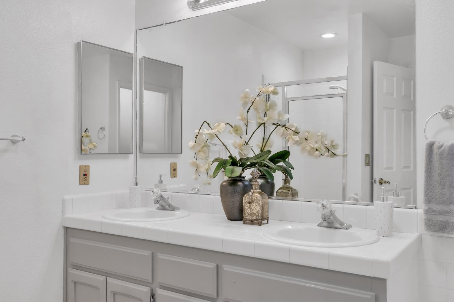 5525 LAGUNA PARK Drive