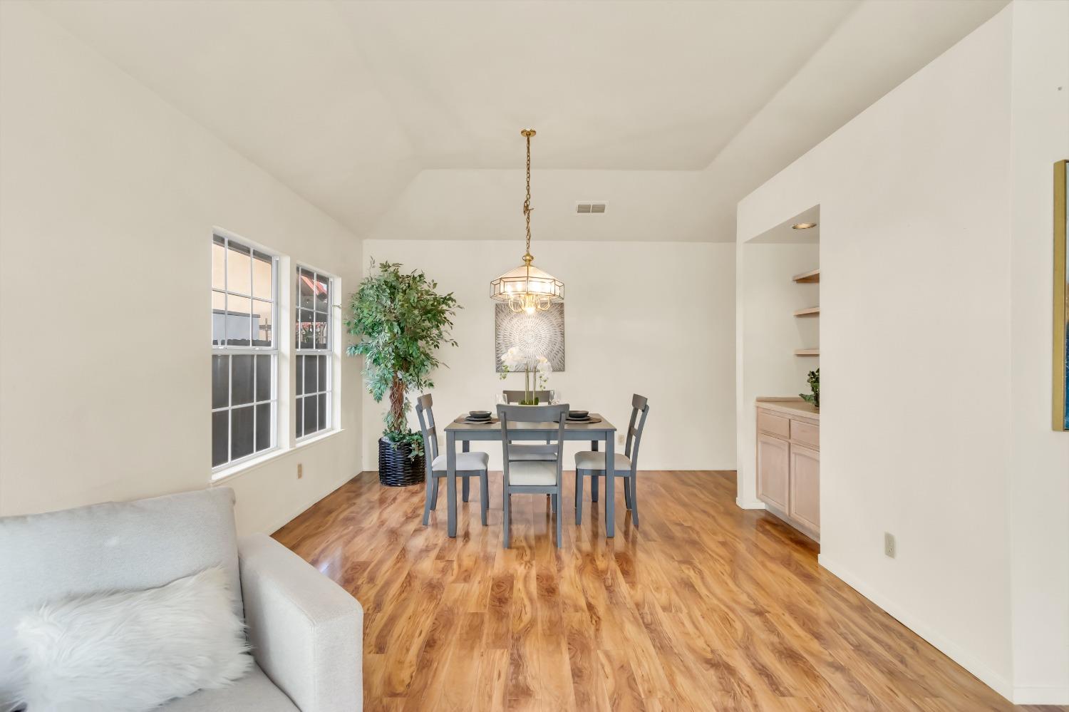 5525 LAGUNA PARK Drive