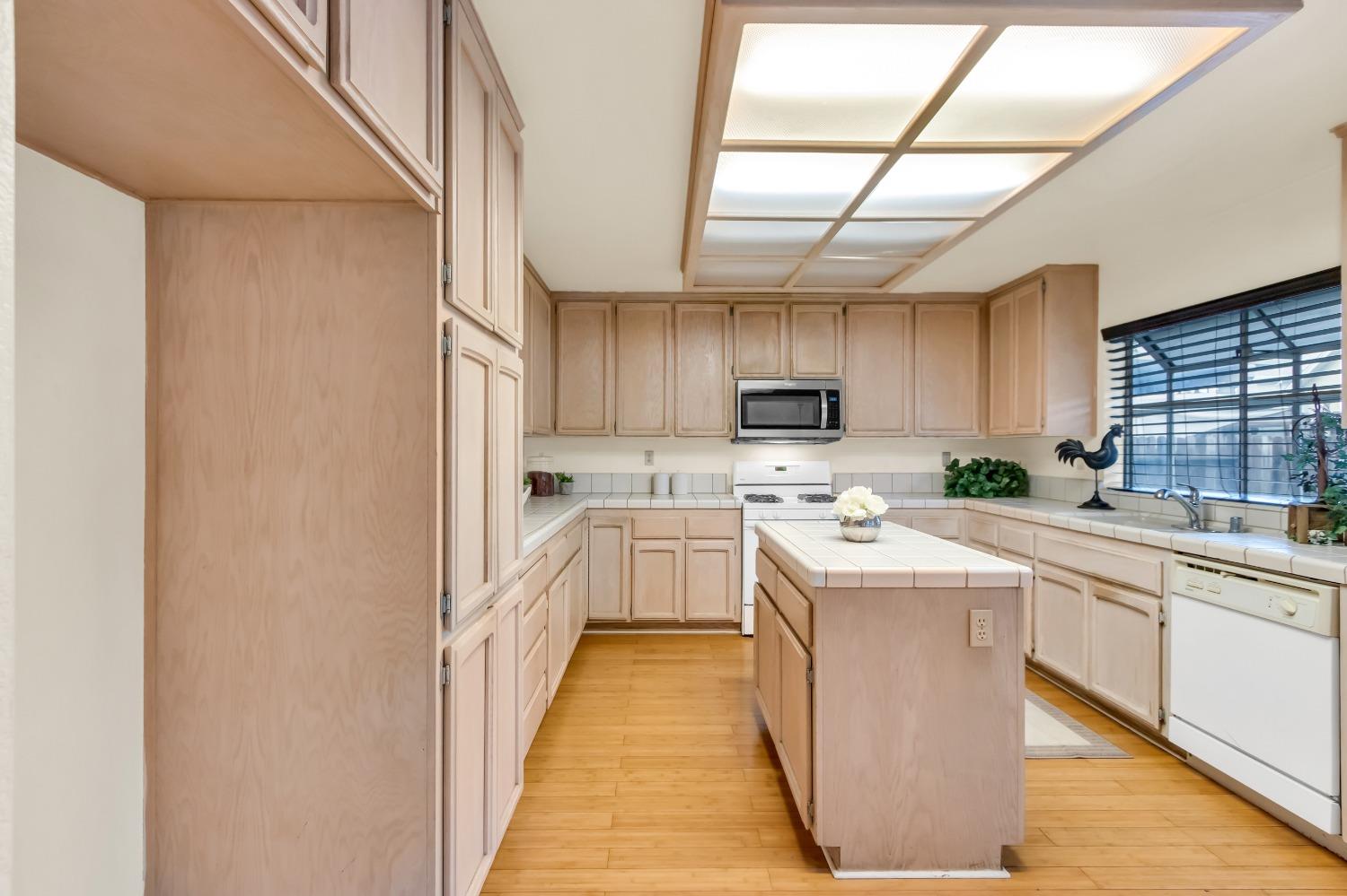 5525 LAGUNA PARK Drive