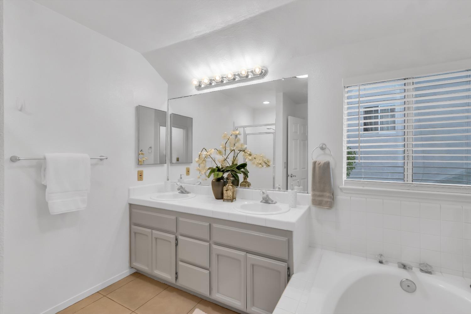 5525 LAGUNA PARK Drive