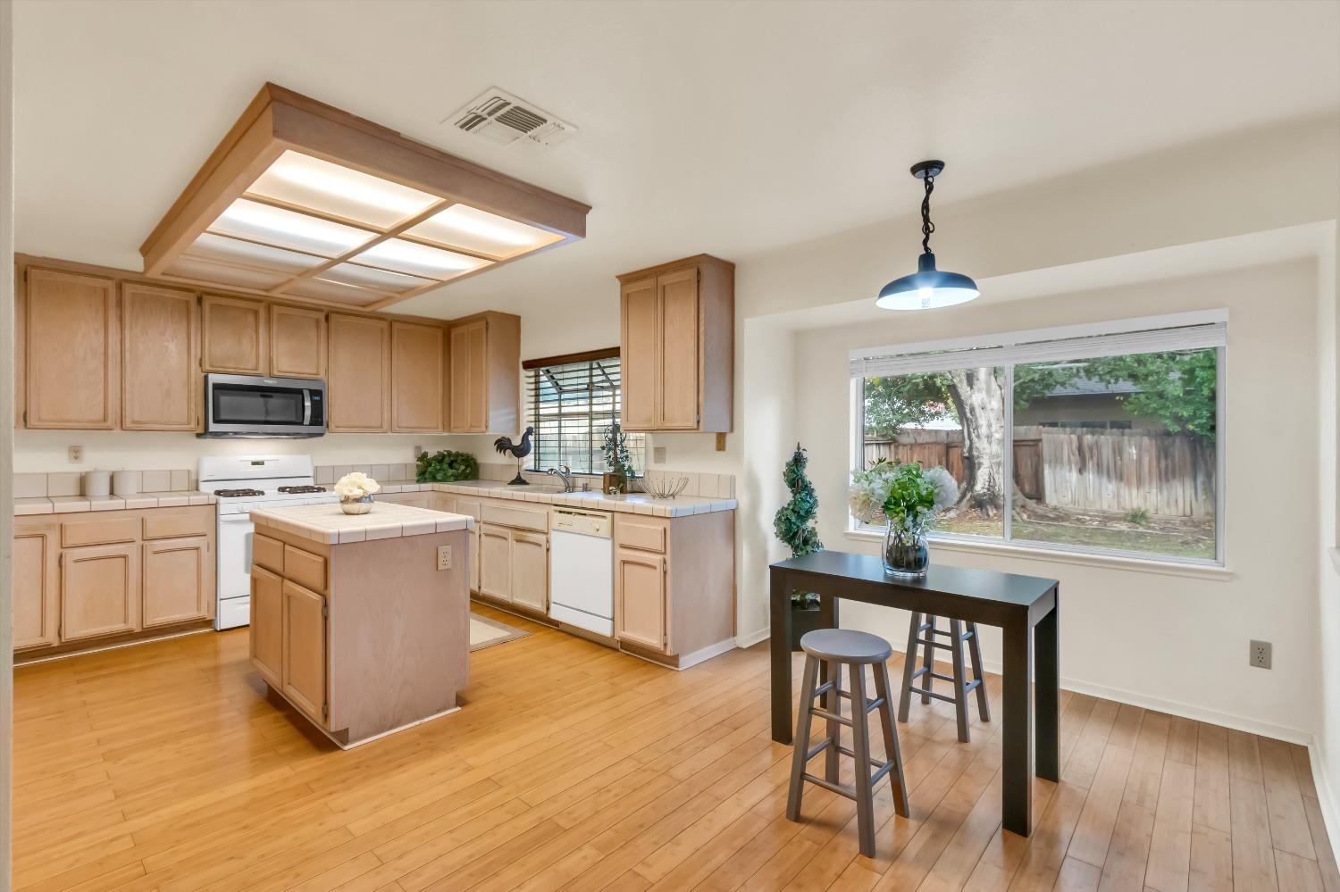 5525 LAGUNA PARK Drive