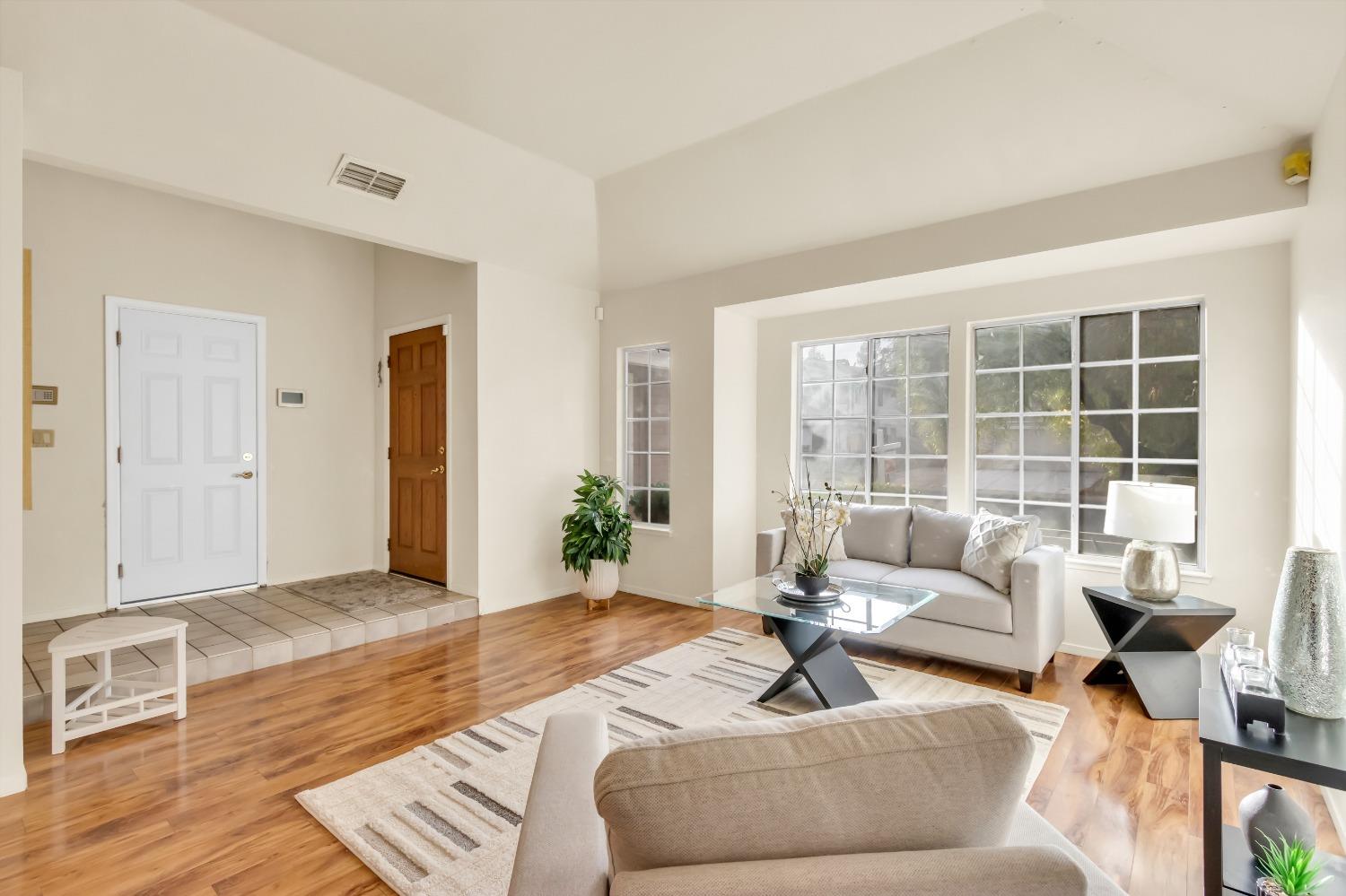 5525 LAGUNA PARK Drive