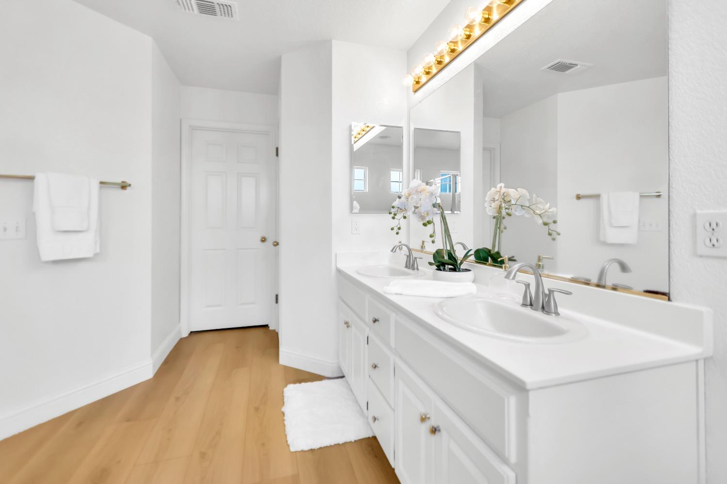 8532 HERITAGE HILL Drive