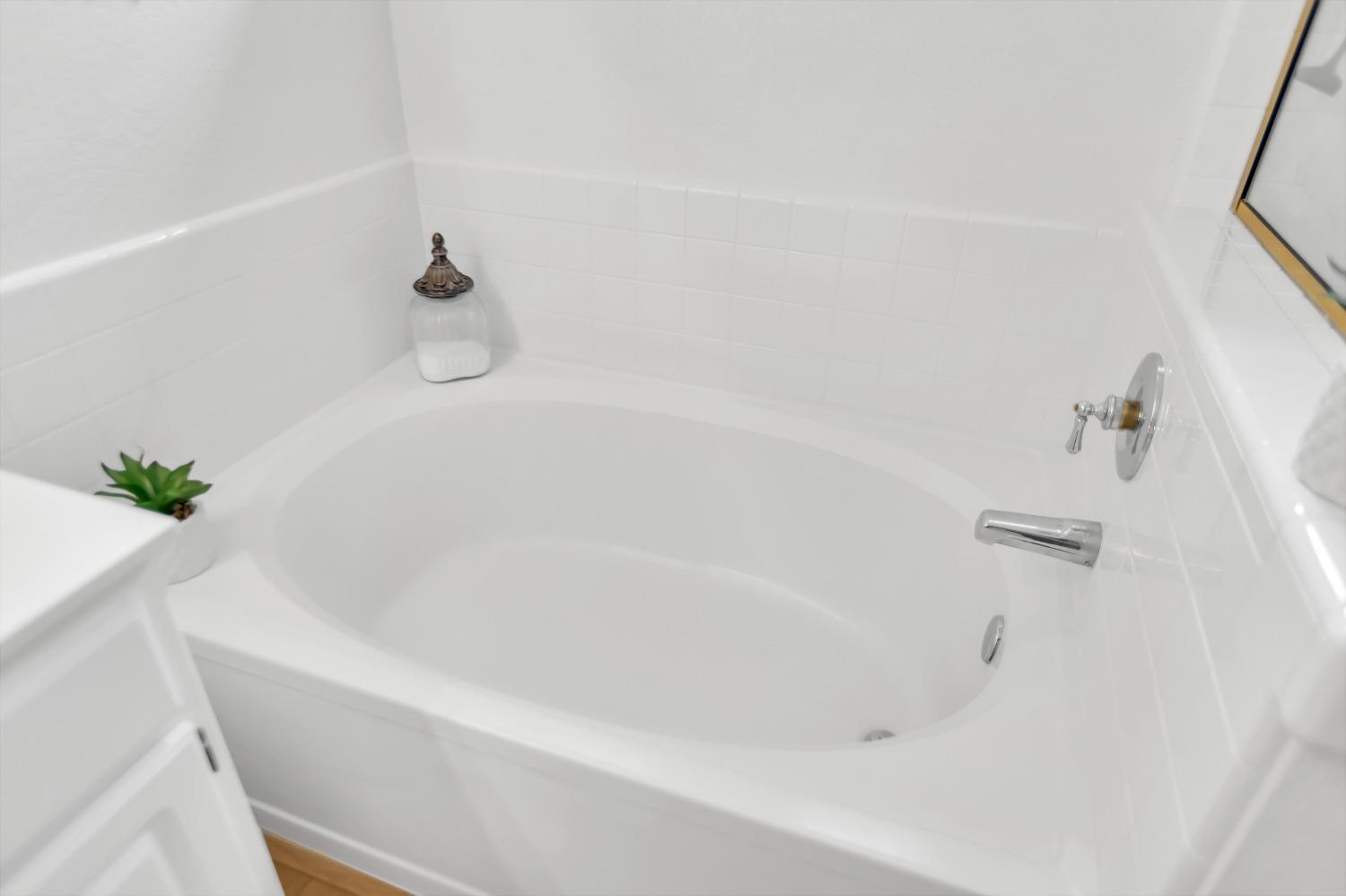 8532 HERITAGE HILL Drive