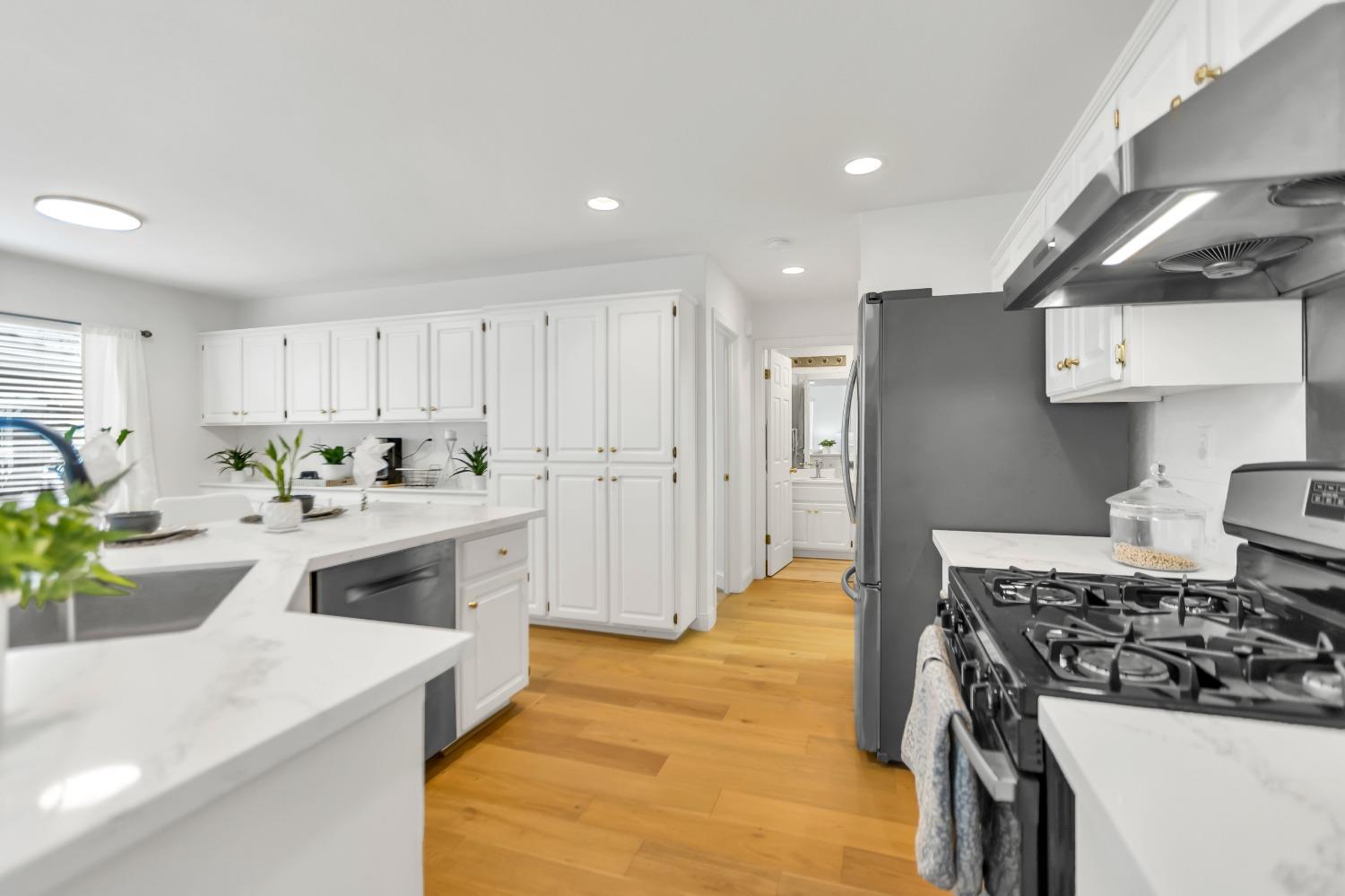 8532 HERITAGE HILL Drive