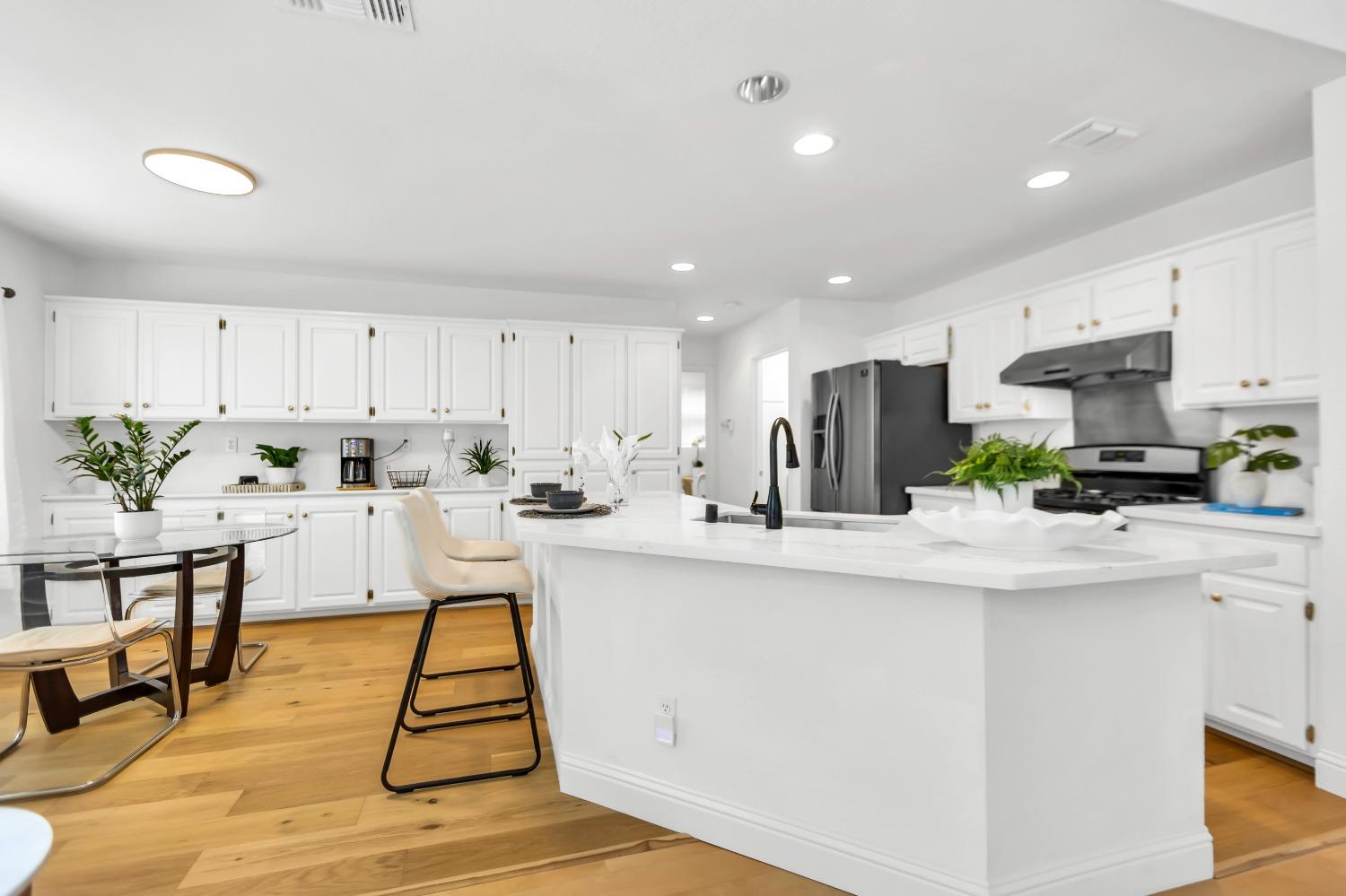 8532 HERITAGE HILL Drive