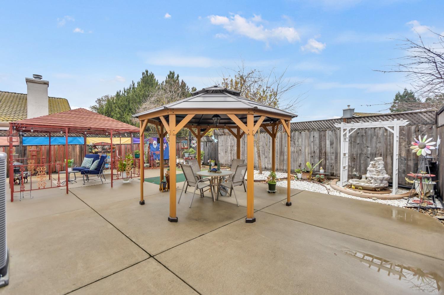 8532 HERITAGE HILL Drive