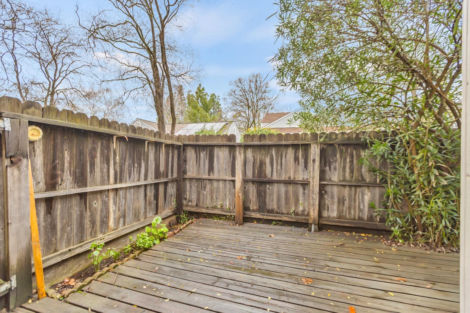 2300 SYCAMORE Lane 9