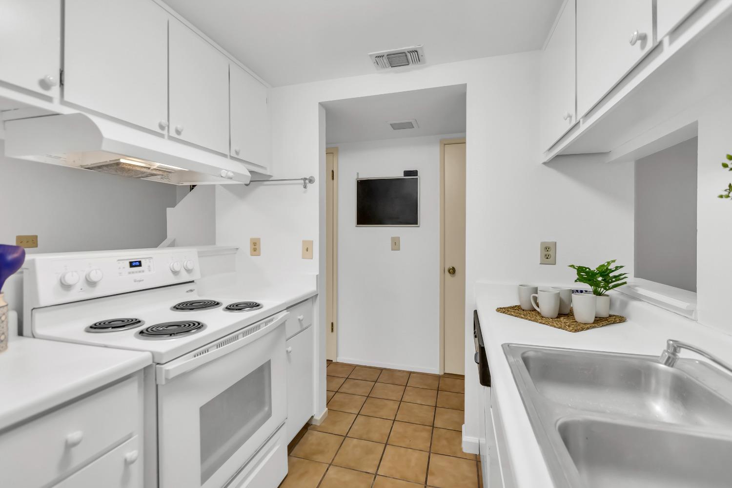 2300 SYCAMORE Lane 9