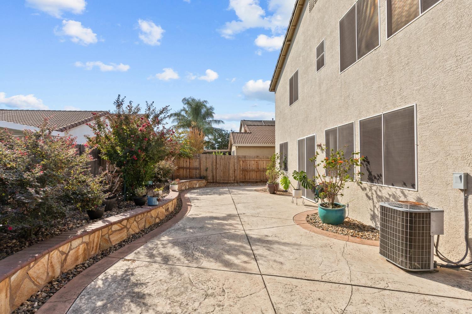 5648 La Casa Way