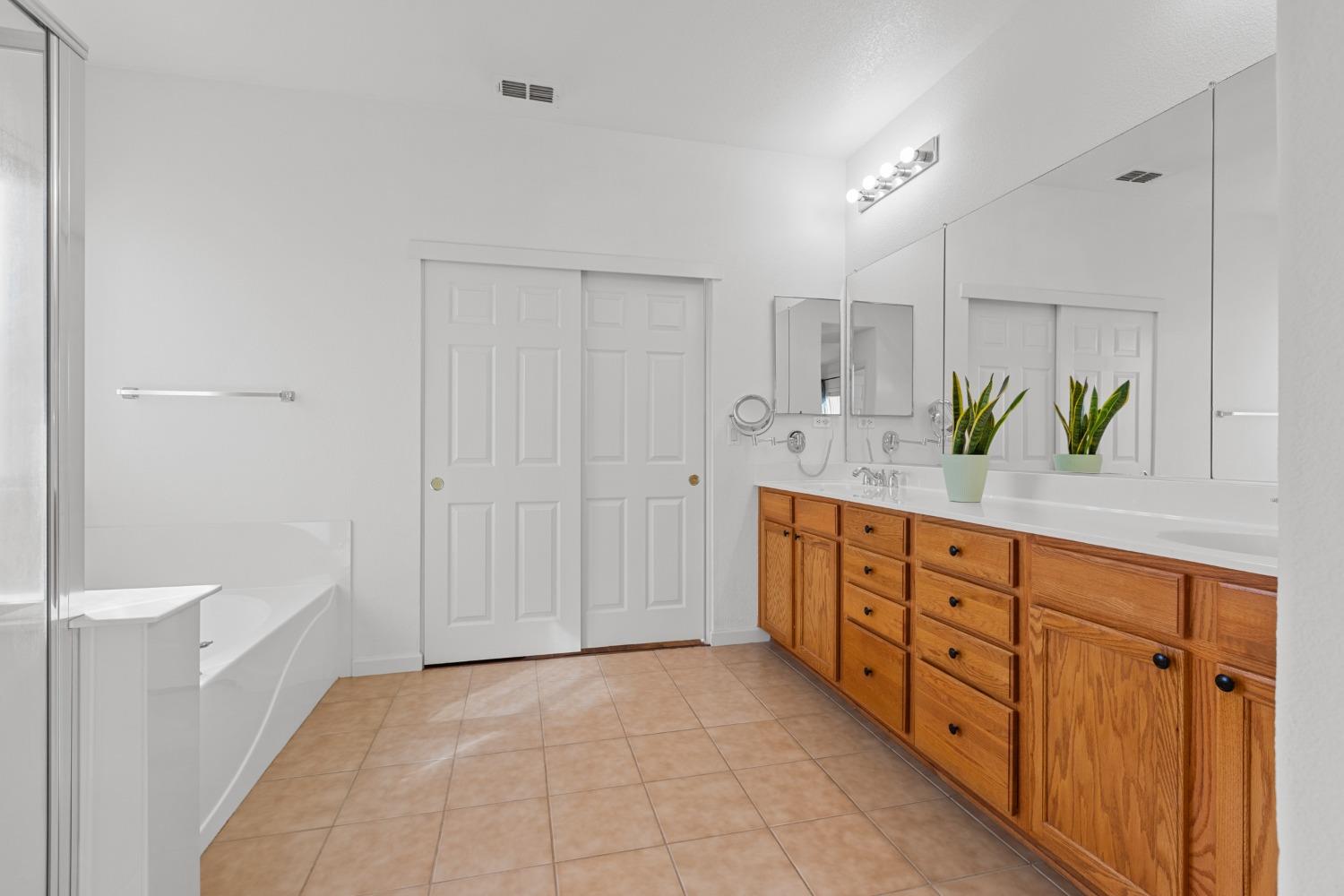 5648 La Casa Way