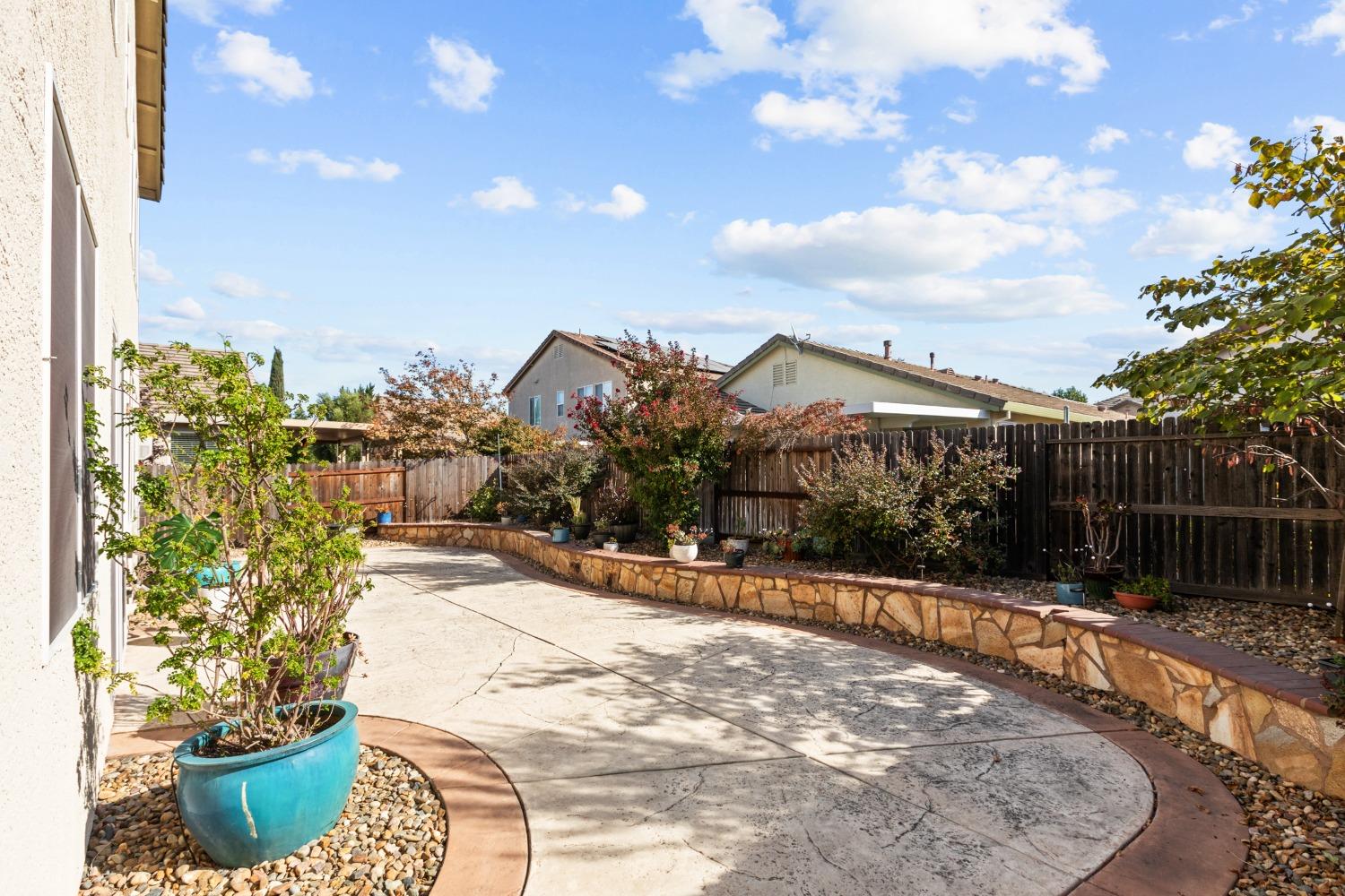 5648 La Casa Way