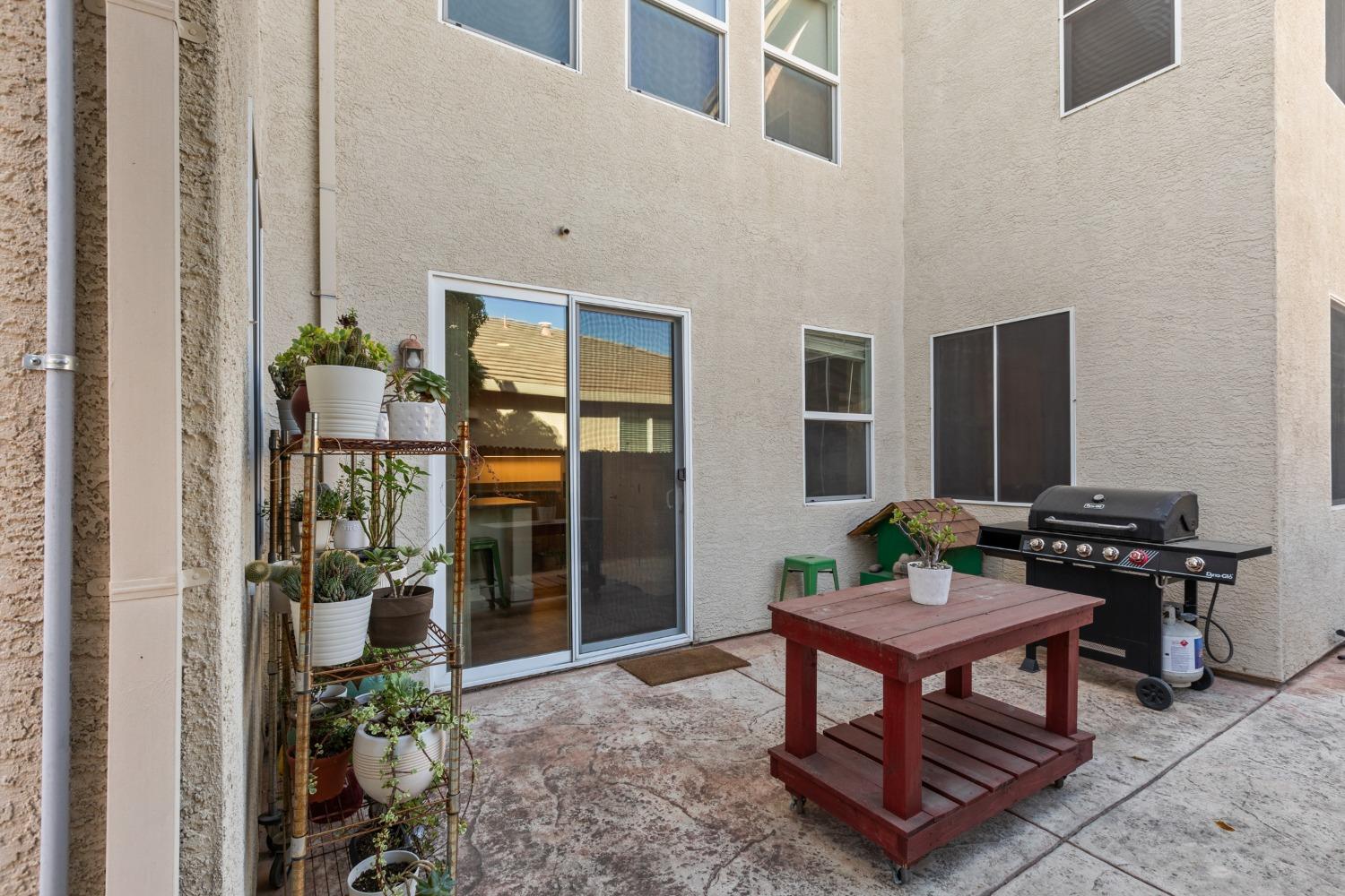 5648 La Casa Way
