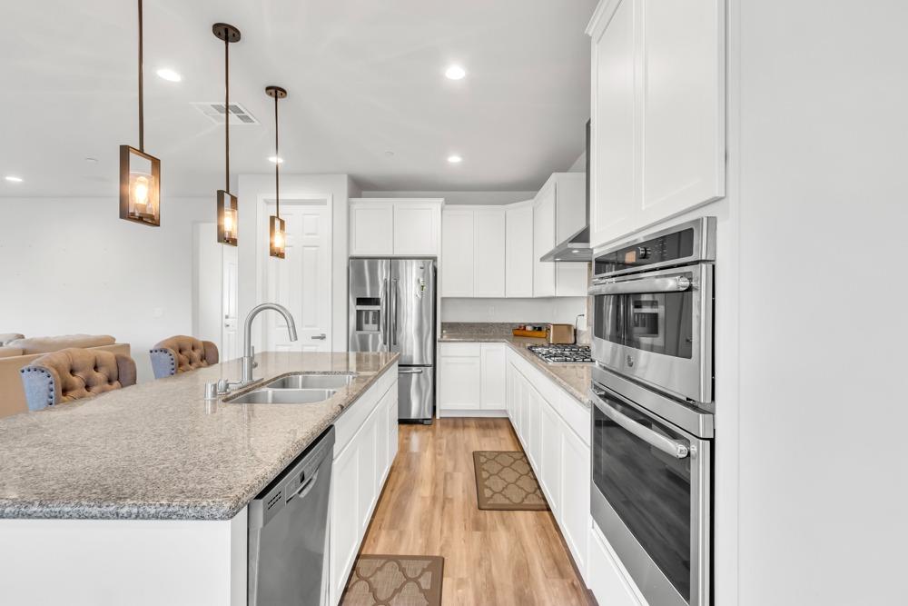 9977 RED TAIL HAWK Way