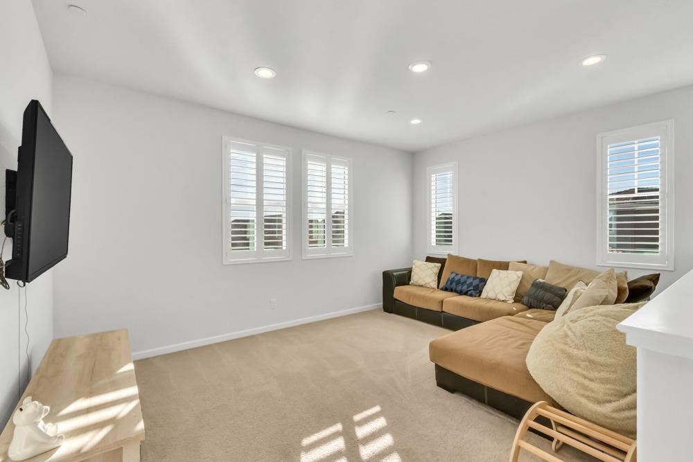 9977 RED TAIL HAWK Way