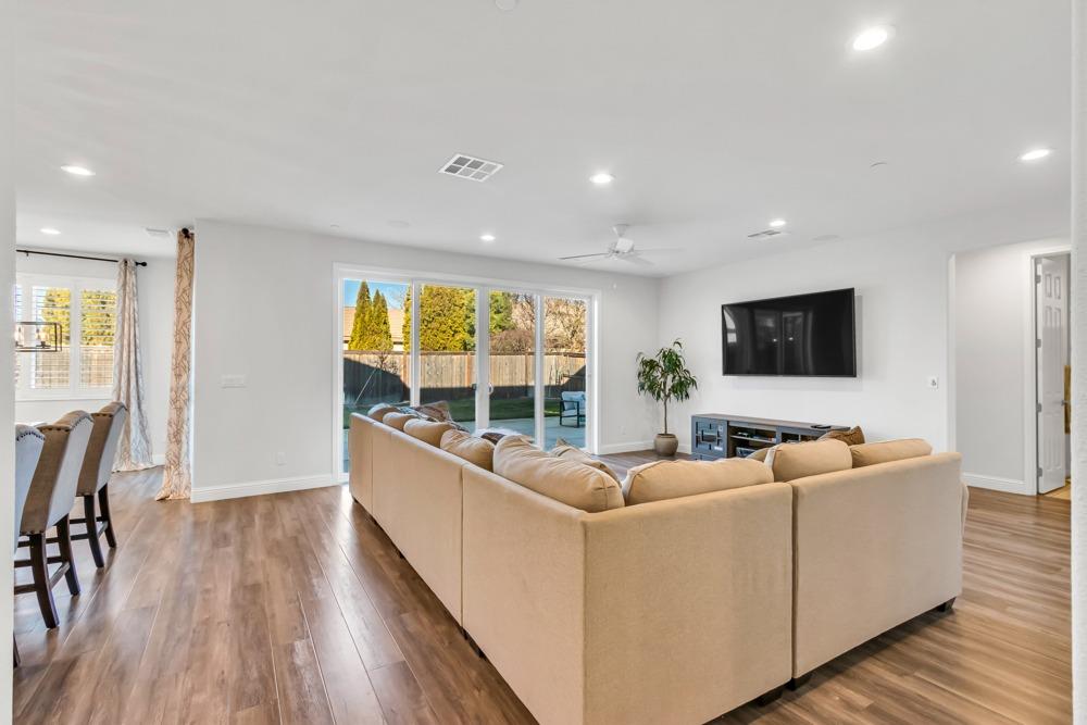 9977 RED TAIL HAWK Way