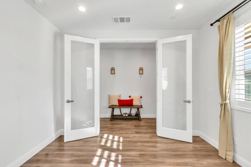 9977 RED TAIL HAWK Way