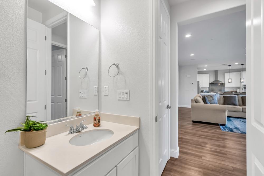 9977 RED TAIL HAWK Way