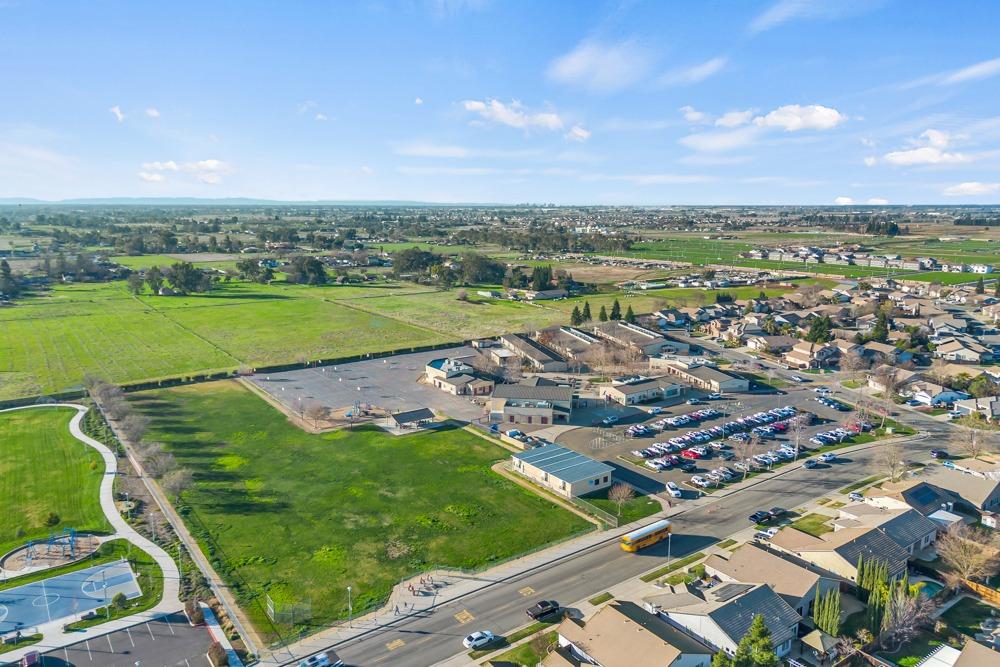 9977 RED TAIL HAWK Way