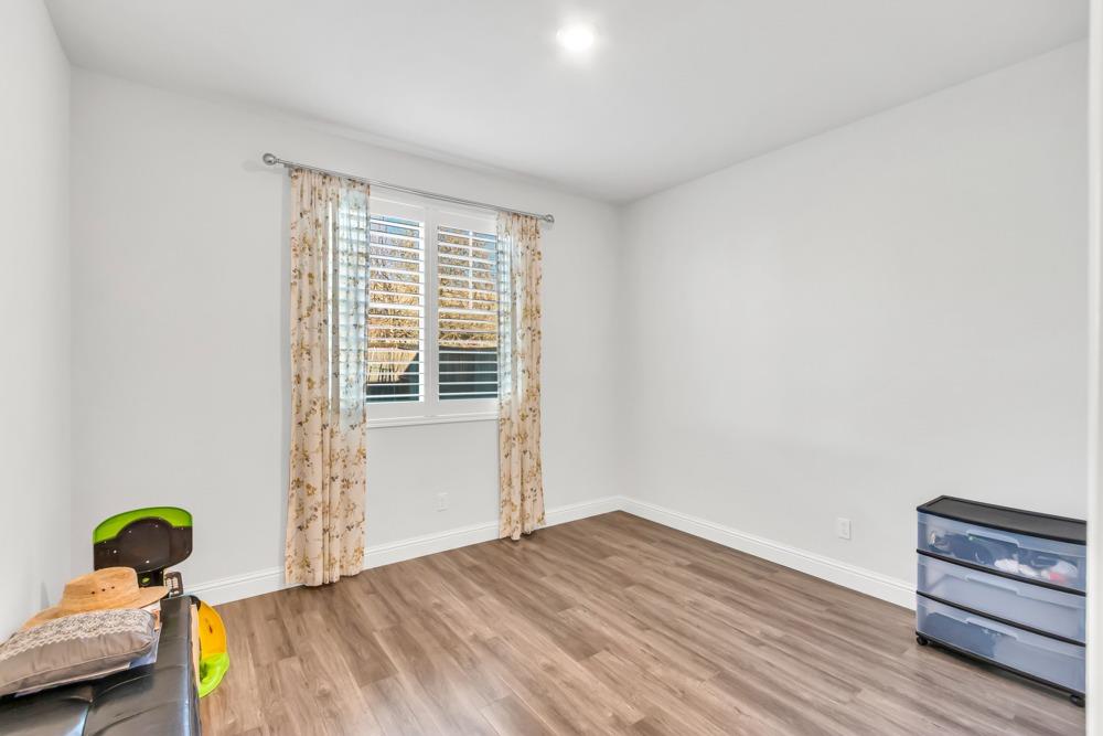 9977 RED TAIL HAWK Way