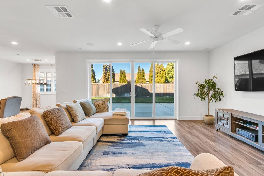 9977 RED TAIL HAWK Way