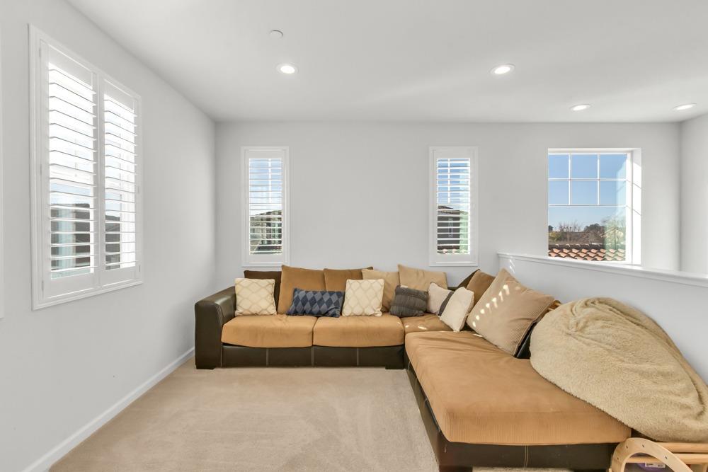 9977 RED TAIL HAWK Way