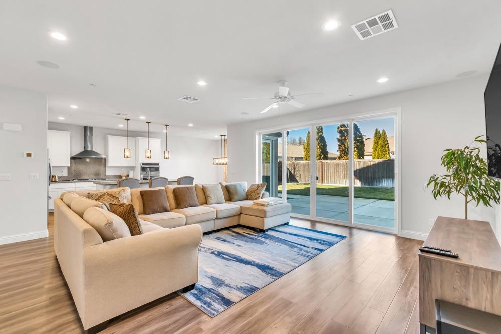 9977 RED TAIL HAWK Way